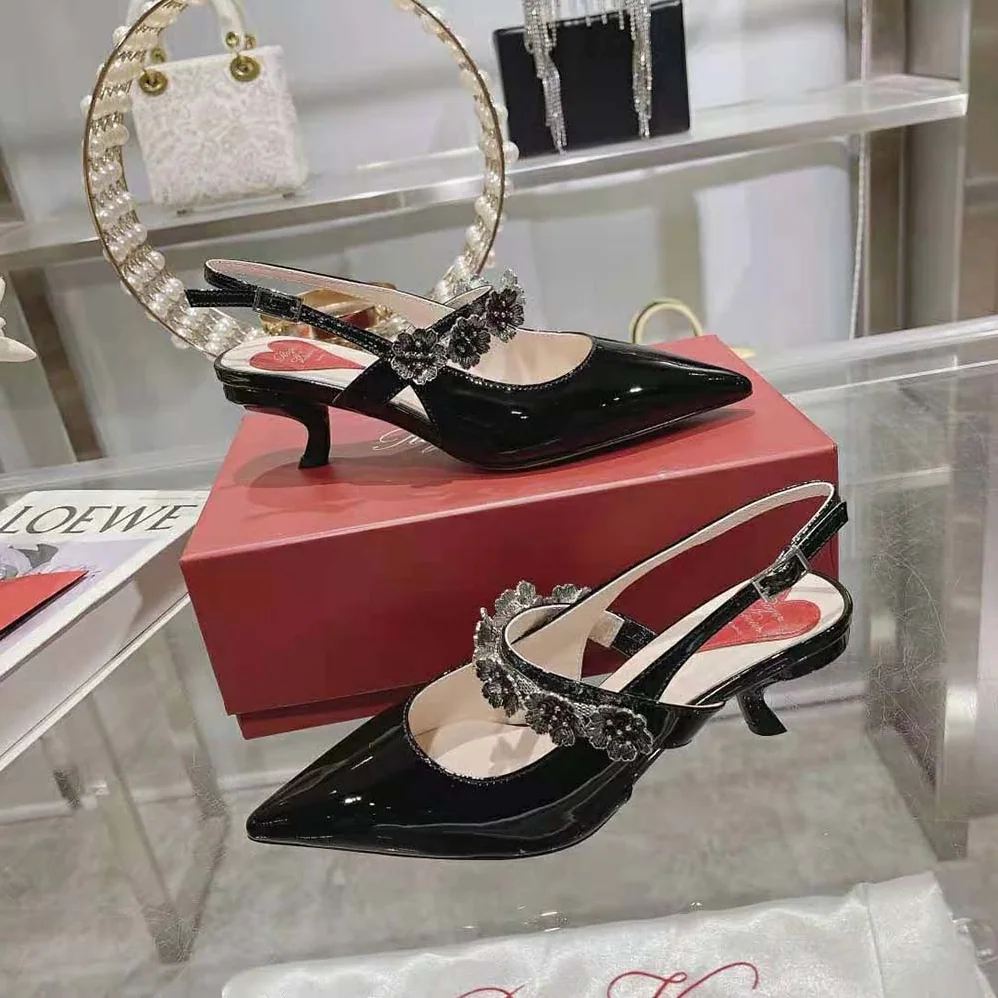 Roger Vivier Virgule Flower Slingback Pumps in Patent Leather for Women in Black Roger Vivier Virgule Flower Slingback Pumps in Patent Leather for Women in Black