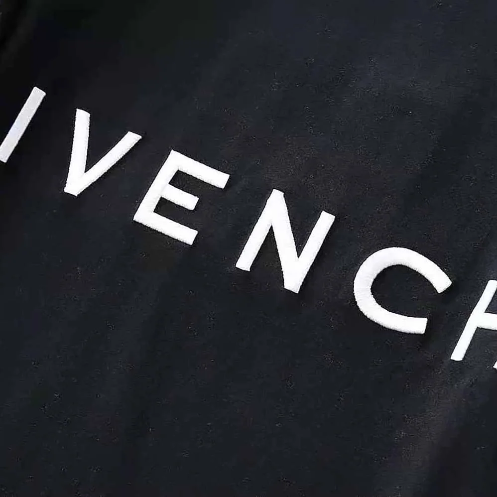 Givenchy GIVENCHY 4G Embroidered Oversized T-shirt for Men in Black Givenchy GIVENCHY 4G Embroidered Oversized T-shirt for Men in Black