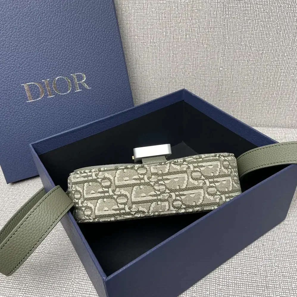 Dior Mini Saddle Messenger Bag with Flap Khaki Dior Oblique Jacquard for Men Dior Mini Saddle Messenger Bag with Flap Khaki Dior Oblique Jacquard for Men