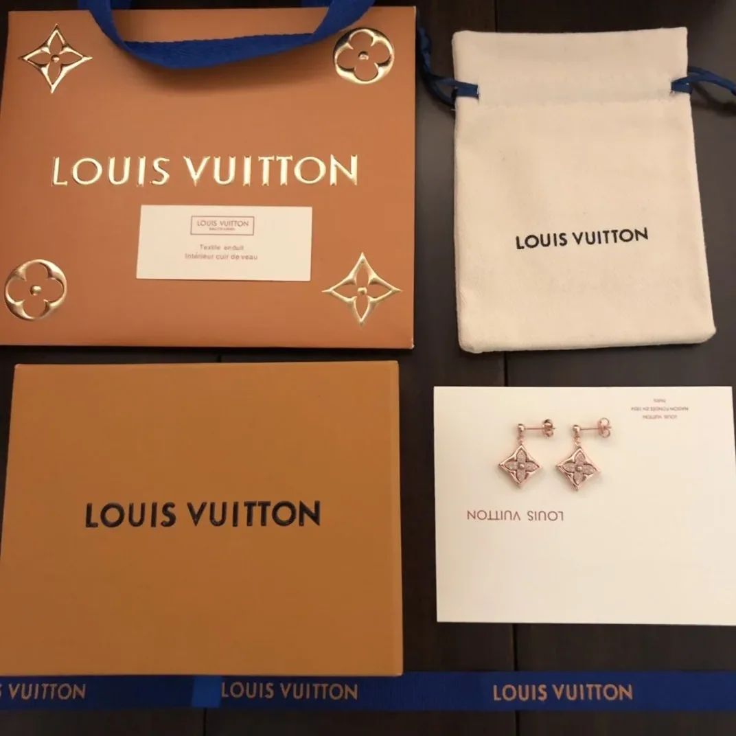 Louis Vuitton Color Blossom BB Star Earrings Rose Gold Hardware Louis Vuitton Color Blossom BB Star Earrings Rose Gold Hardware