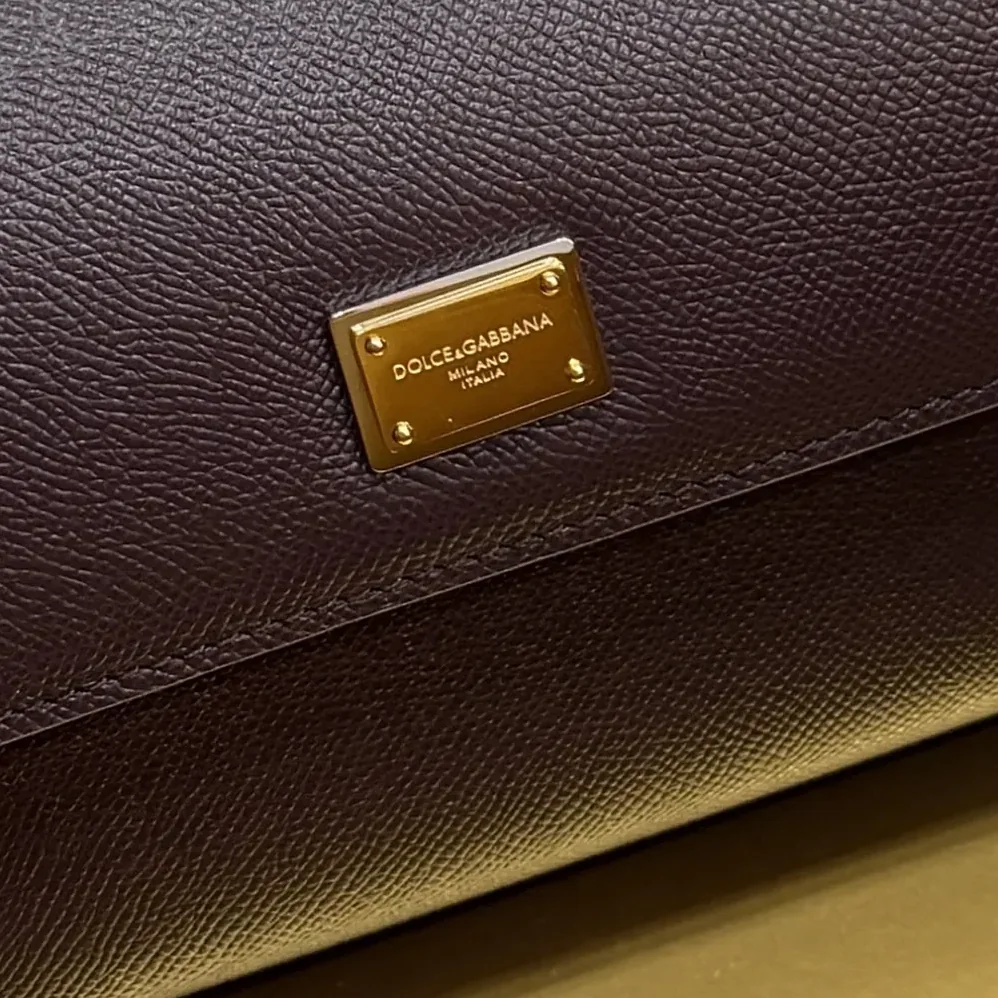 Dolce Gabbana D&G Medium Sicily Handbag in Dauphine Ccalfskin for Women in Purple Dolce Gabbana D&G Medium Sicily Handbag in Dauphine Ccalfskin for Women in Purple