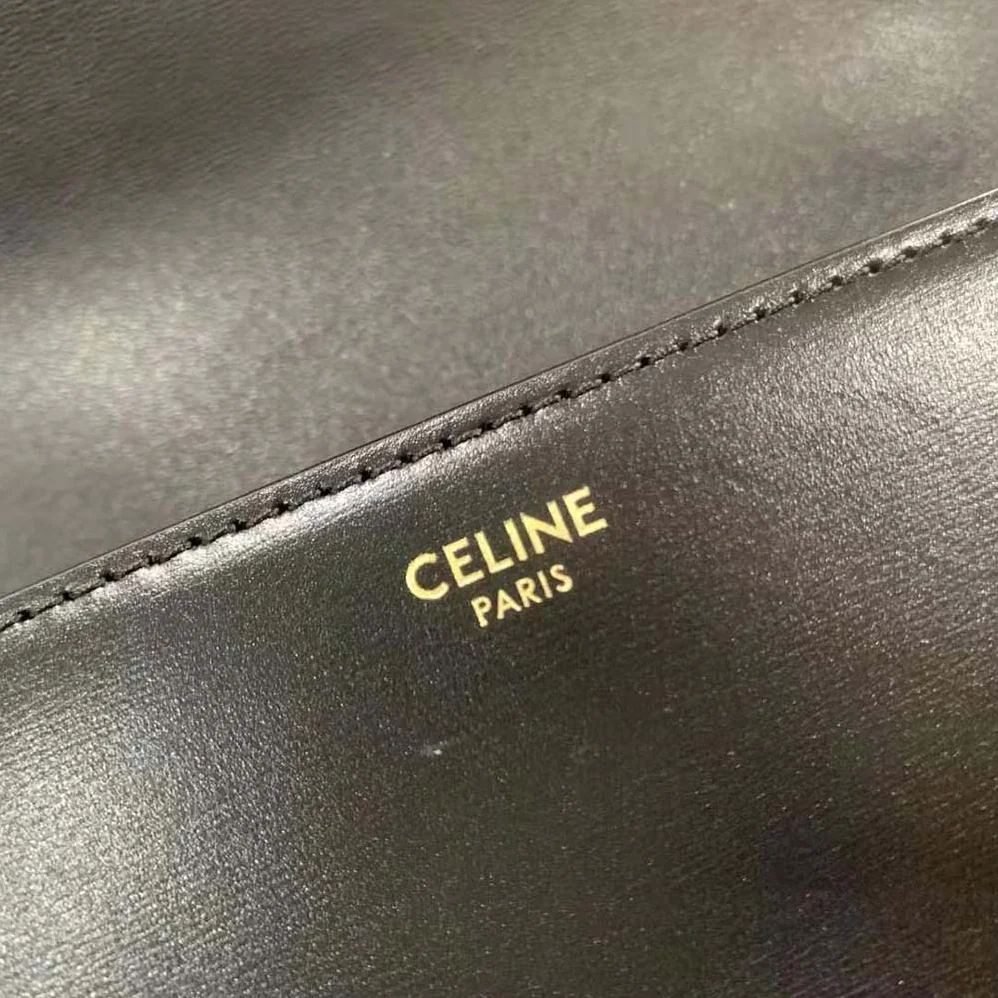 Celine Chain Shoulder Bag Cuir Triomphe in Shiny Calfskin for Women in Black Celine Chain Shoulder Bag Cuir Triomphe in Shiny Calfskin for Women in Black