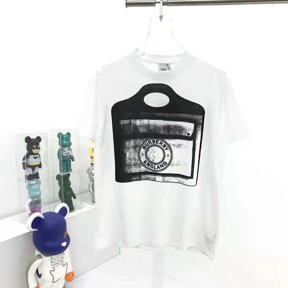 Burberry Pocket Bag Print Cotton Jersey T-shirt for Women in White Burberry Pocket Bag Print Cotton Jersey T-shirt for Women in White
