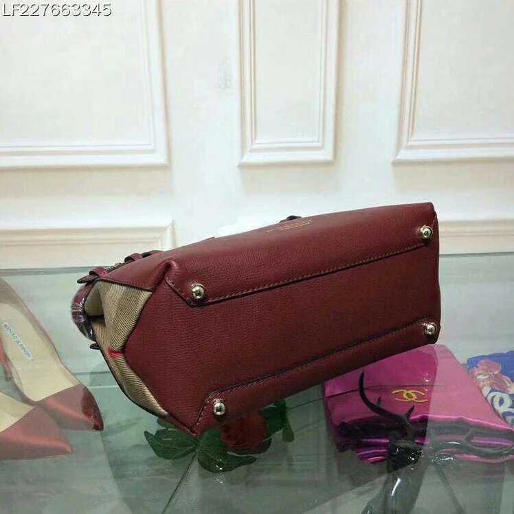 Burberry Small Banner Bag in Leather and House Check in Red