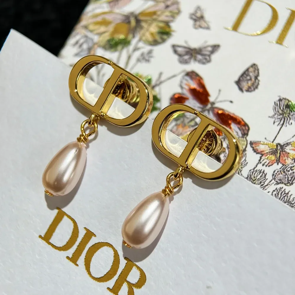 Dior Petit CD Earrings Gold-Finish Metal and Iridescent Pink Resin Pearls for Women Dior Petit CD Earrings Gold-Finish Metal and Iridescent Pink Resin Pearls for Women