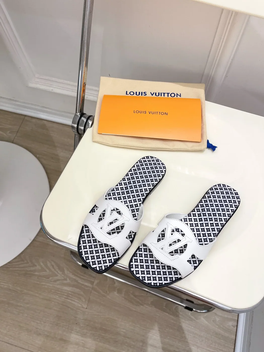 Louis Vuitton Isola Flat Mule LV White Louis Vuitton Isola Flat Mule LV White
