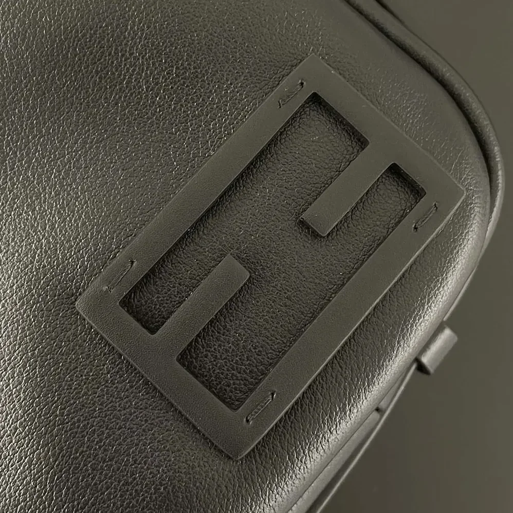 Fendi Simply Fendi Medium Black Leather Bag for Unisex