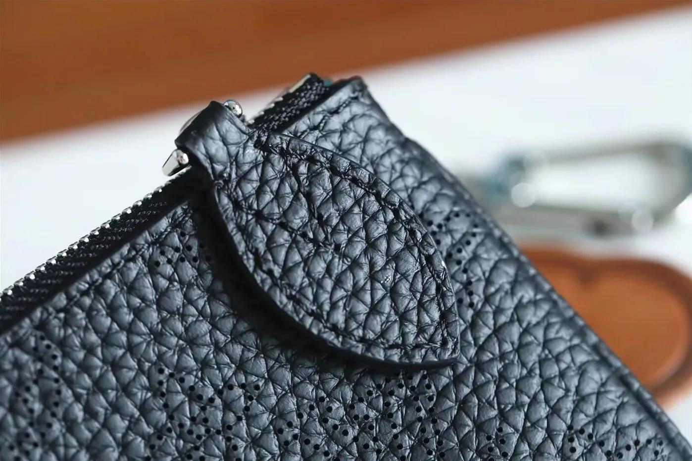 Louis Vuitton Key Pouch Mahina Black Louis Vuitton Key Pouch Mahina Black