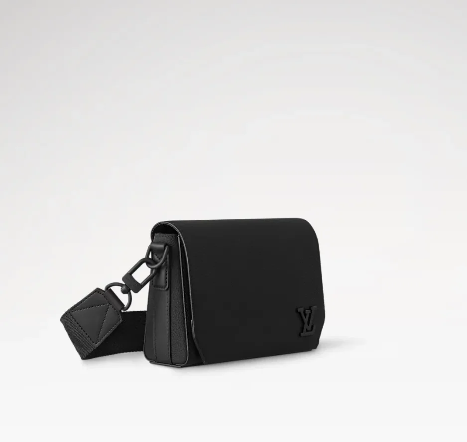 Louis Vuitton Takeoff Messenger PM Noir / Louis Vuitton Takeoff Messenger PM Noir /