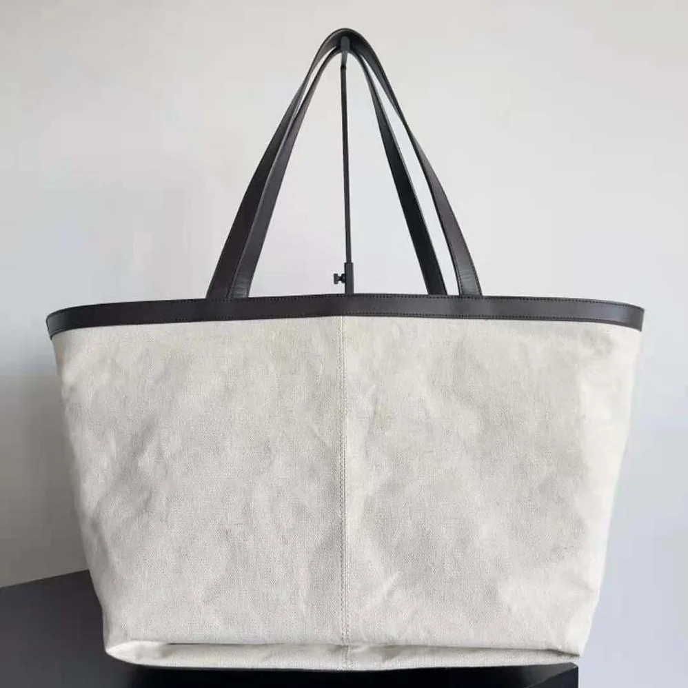 Bottega Veneta Large Flip Flap in Intrecciato Leather for Women