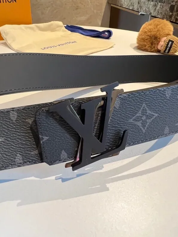 Louis Vuitton Shake Reversible LV Belt Monogram Eclipse Canvas Black Metal hardware Louis Vuitton Shake Reversible LV Belt Monogram Eclipse Canvas Black Metal hardware