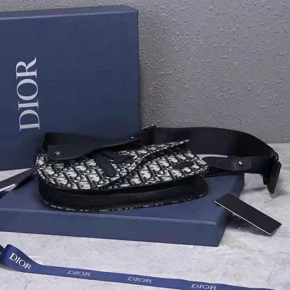 Dior Saddle Pouch Dior Oblique Jacquard for Men in Silver Dior Saddle Pouch Dior Oblique Jacquard for Men in Silver