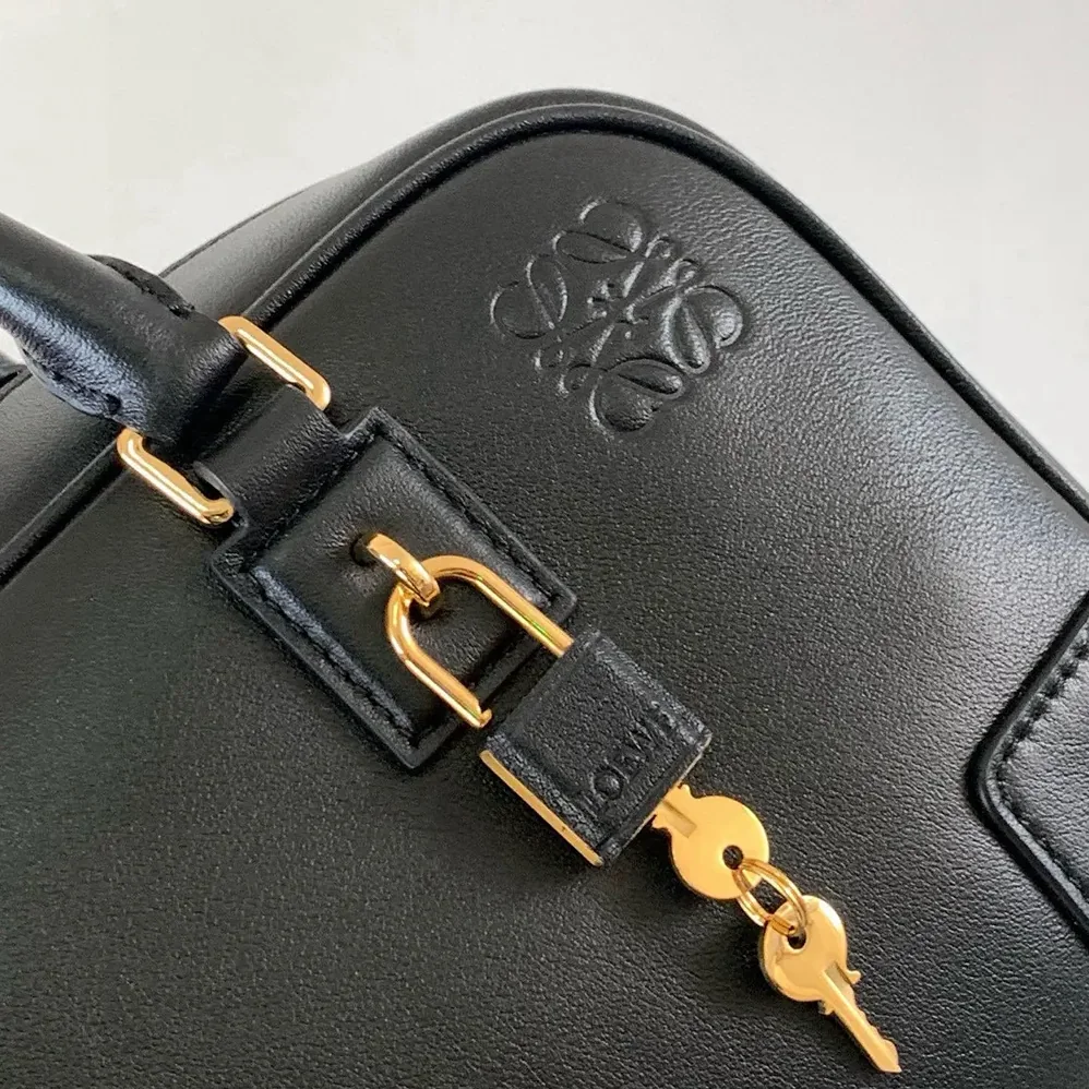 Loewe Amazona 23 Bag in Nappa Calfskin for Unisex in Black Loewe Amazona 23 Bag in Nappa Calfskin for Unisex in Black