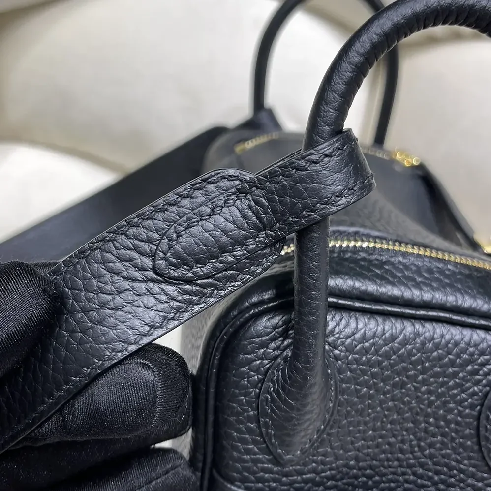 Hermes Lindy Mini 19 in Clemence Leather for Women in Black/Gold