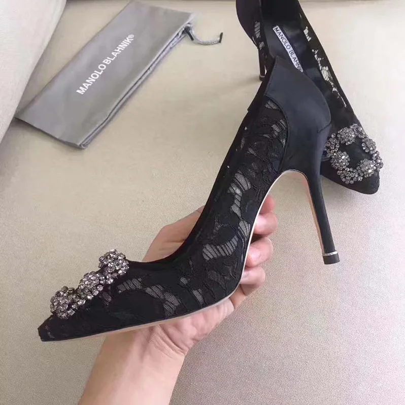 Manolo Blahnik Hangisi Lace Lace Jewel Buckled Pumps Shoes for Women in Black Manolo Blahnik Hangisi Lace Lace Jewel Buckled Pumps Shoes for Women in Black