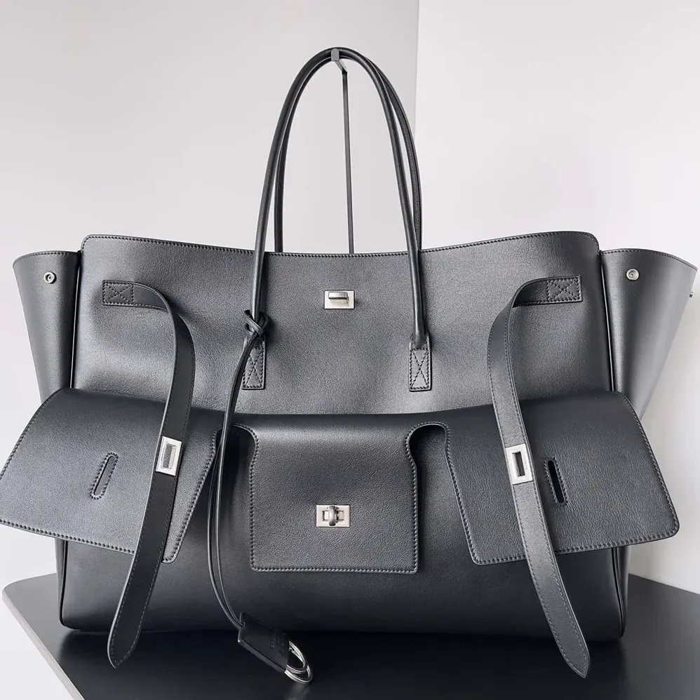 Balenciaga Bel Air XL Carry All Bag in Black Smooth Calfskin for Women in Silver Balenciaga Bel Air XL Carry All Bag in Black Smooth Calfskin for Women in Silver
