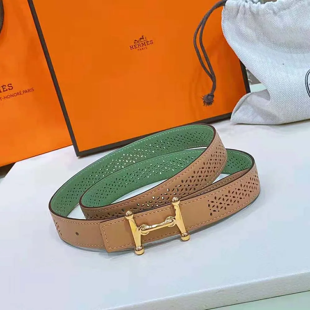 Hermes Mors H Belt Buckle & Reversible Leather Strap 24 mm for Women in Green Hermes Mors H Belt Buckle & Reversible Leather Strap 24 mm for Women in Green