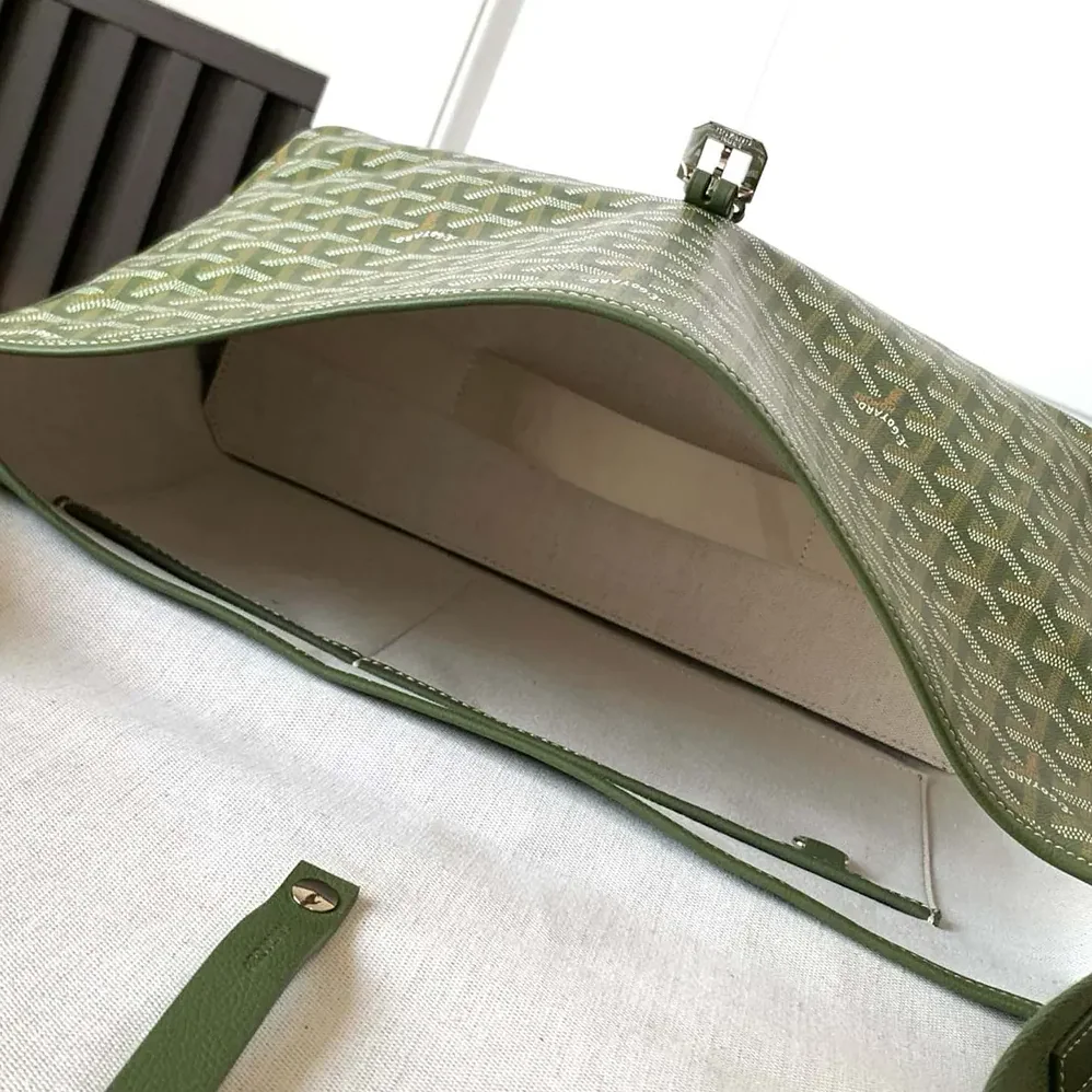 Goyard Capetien MM Messenger Bag for Unisex in Green
