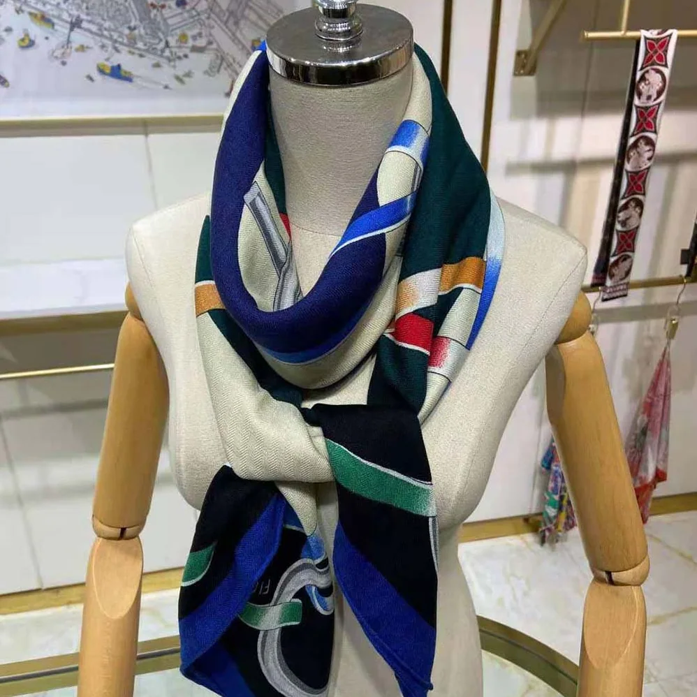 Hermes Figure Artistique Scarf 90 for Women in Green Hermes Figure Artistique Scarf 90 for Women in Green