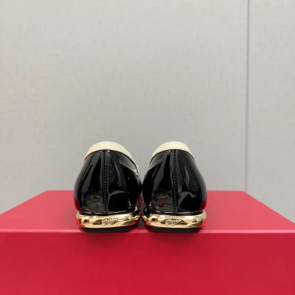 Roger Vivier Viv' Podium Ballerinas in Patent Leather for Women in Black Roger Vivier Viv' Podium Ballerinas in Patent Leather for Women in Black