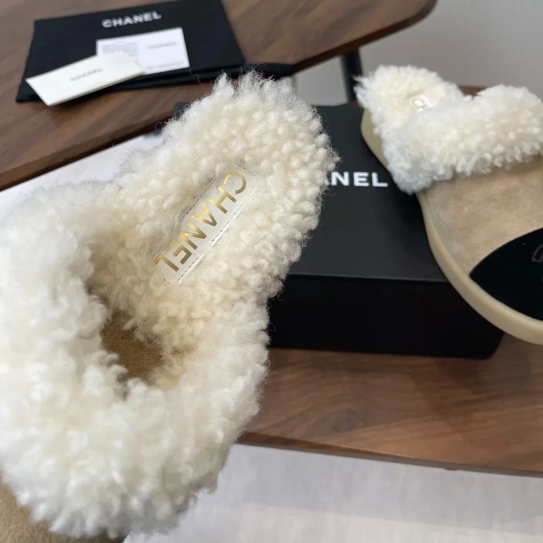 Chanel Shearling Two in Tone Mules Beige/Black Chanel Shearling Two in Tone Mules Beige/Black