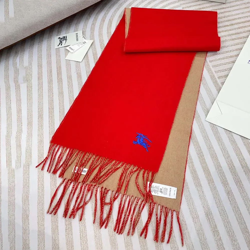 Burberry Reversible Cashmere Scarf for Unisex in Red Burberry Reversible Cashmere Scarf for Unisex in Red