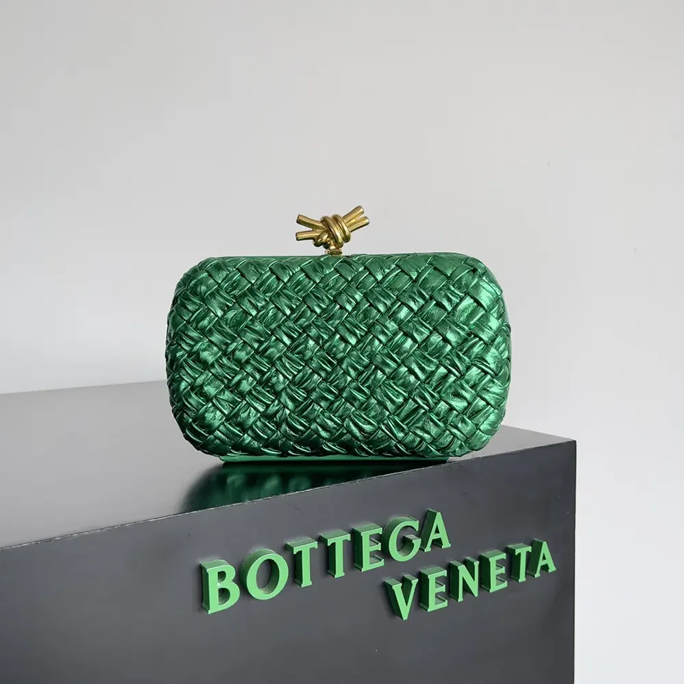 Bottega Veneta Knot Minaudière Clutch in Calfskin Leather for Women in Green Bottega Veneta Knot Minaudière Clutch in Calfskin Leather for Women in Green