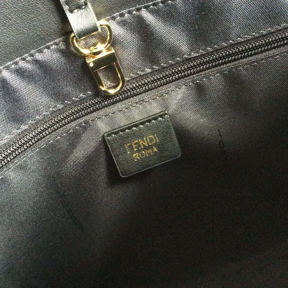 Fendi Shopping Logo Leather Shopper for Women in Black