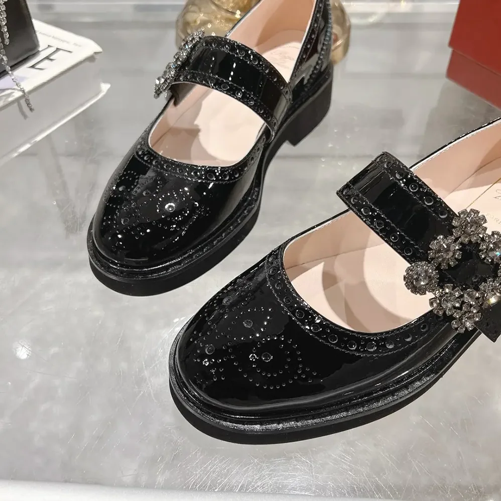 Roger Vivier Viv' Rangers Mary Janes in Leather for Women in Black Roger Vivier Viv' Rangers Mary Janes in Leather for Women in Black