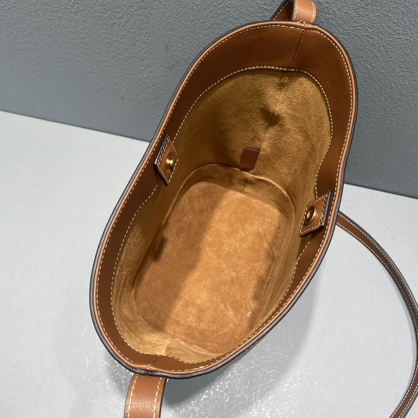 Celine Oval Bag Cuir Triomphe Brown / .04LU