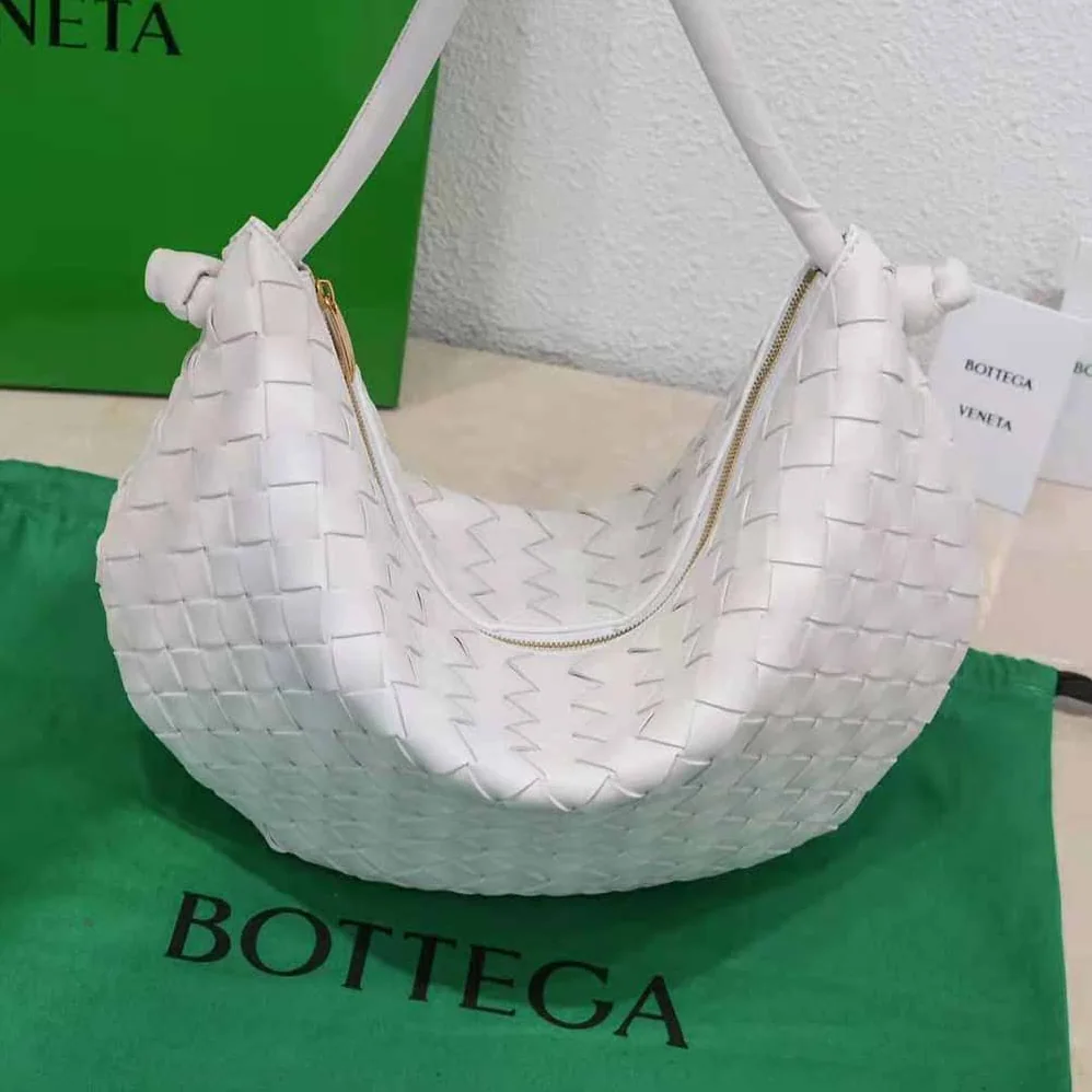 Bottega Veneta Turn Medium Intrecciato Leather Pouch with Adjustable Strap for Women in White Bottega Veneta Turn Medium Intrecciato Leather Pouch with Adjustable Strap for Women in White