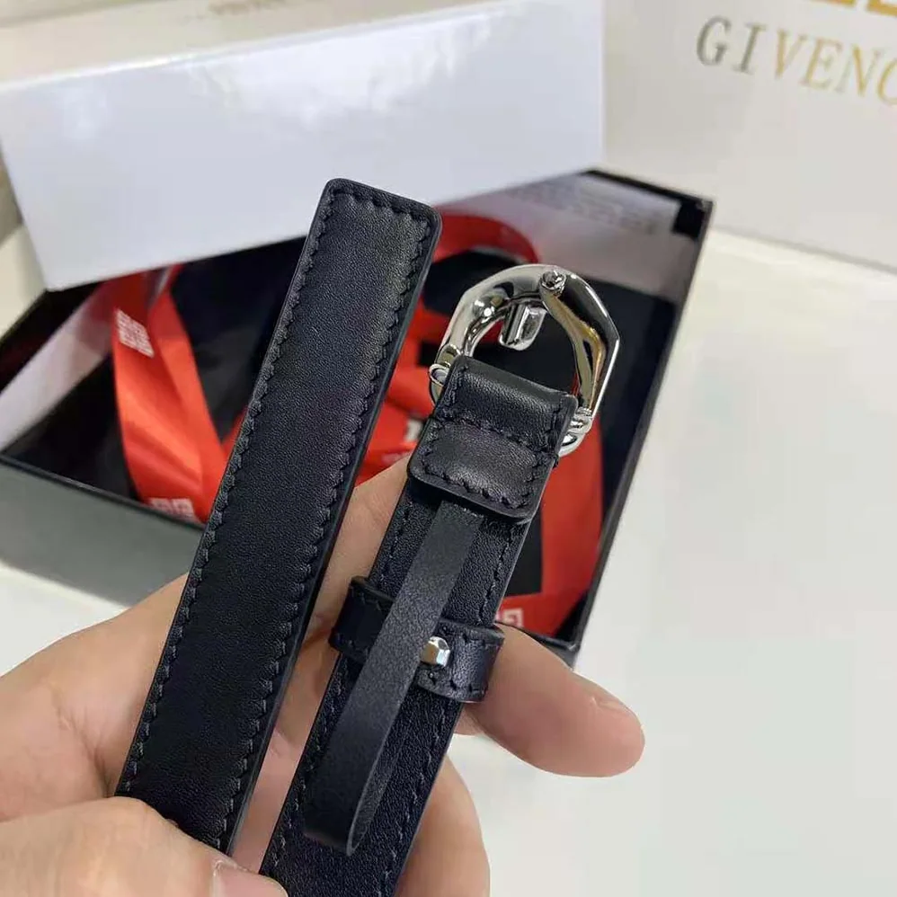 Givenchy G Chain Buckle Thin Reversible Belt in Smooth Leather for Women in Silver Givenchy G Chain Buckle Thin Reversible Belt in Smooth Leather for Women in Silver