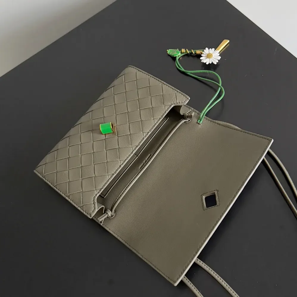 Bottega Veneta Andiamo Daisy Pouch+Dark Green for Women Bottega Veneta Andiamo Daisy Pouch+Dark Green for Women