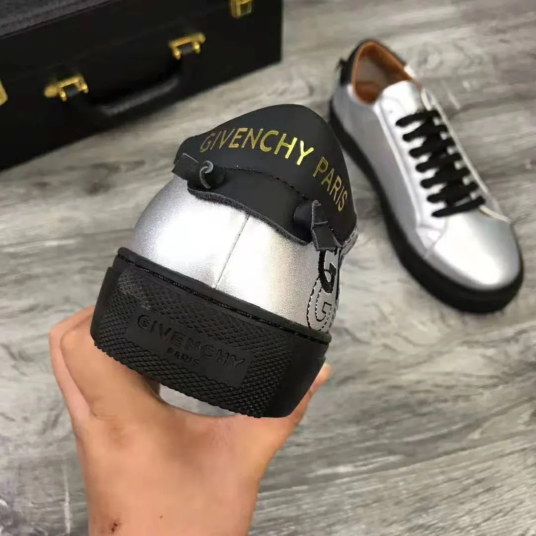 Givenchy Givenchy Shading Sneakers in Metallized Leather for Men in Silver Givenchy Givenchy Shading Sneakers in Metallized Leather for Men in Silver