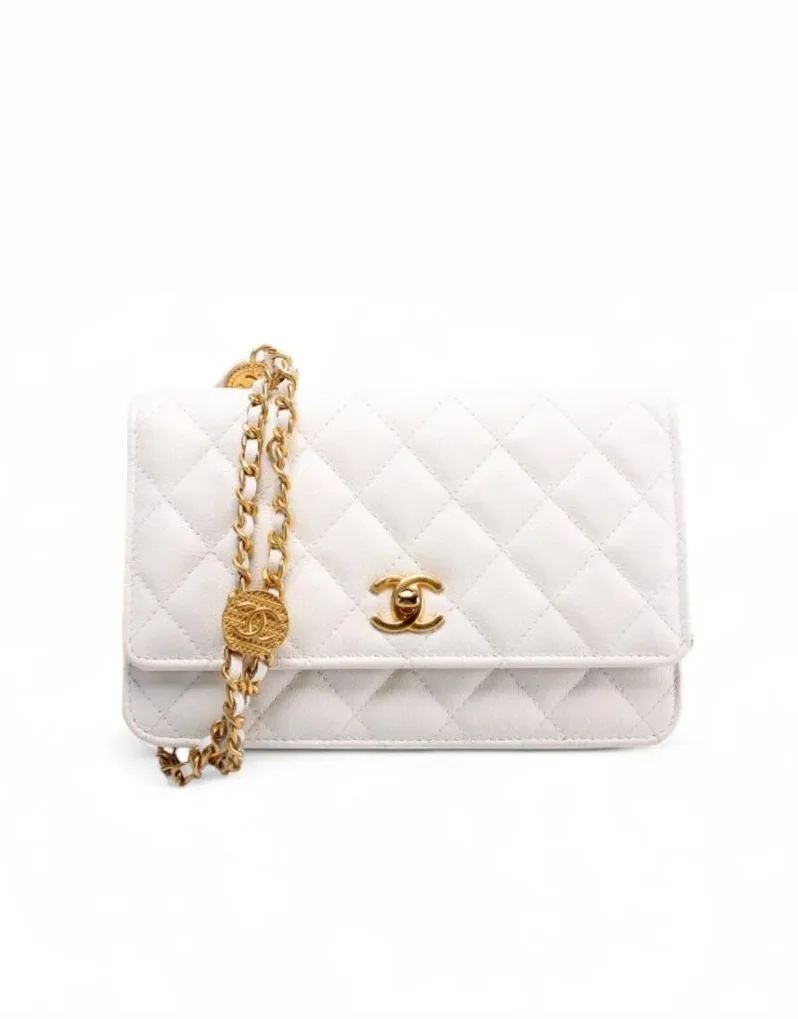 Chanel Small Flap Bag Gold Hardware White / Chanel Small Flap Bag Gold Hardware White /