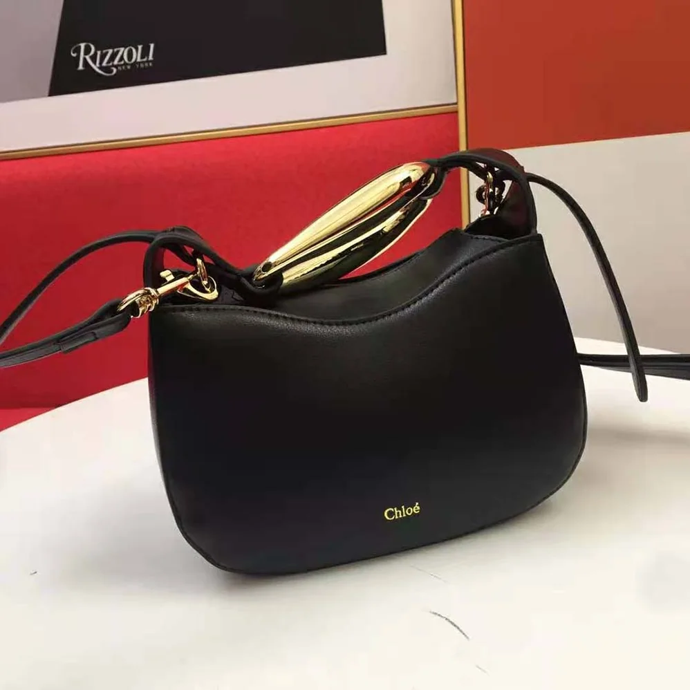Chloe Kiss Small Purse in Small Grain Calfskin for Women in Black