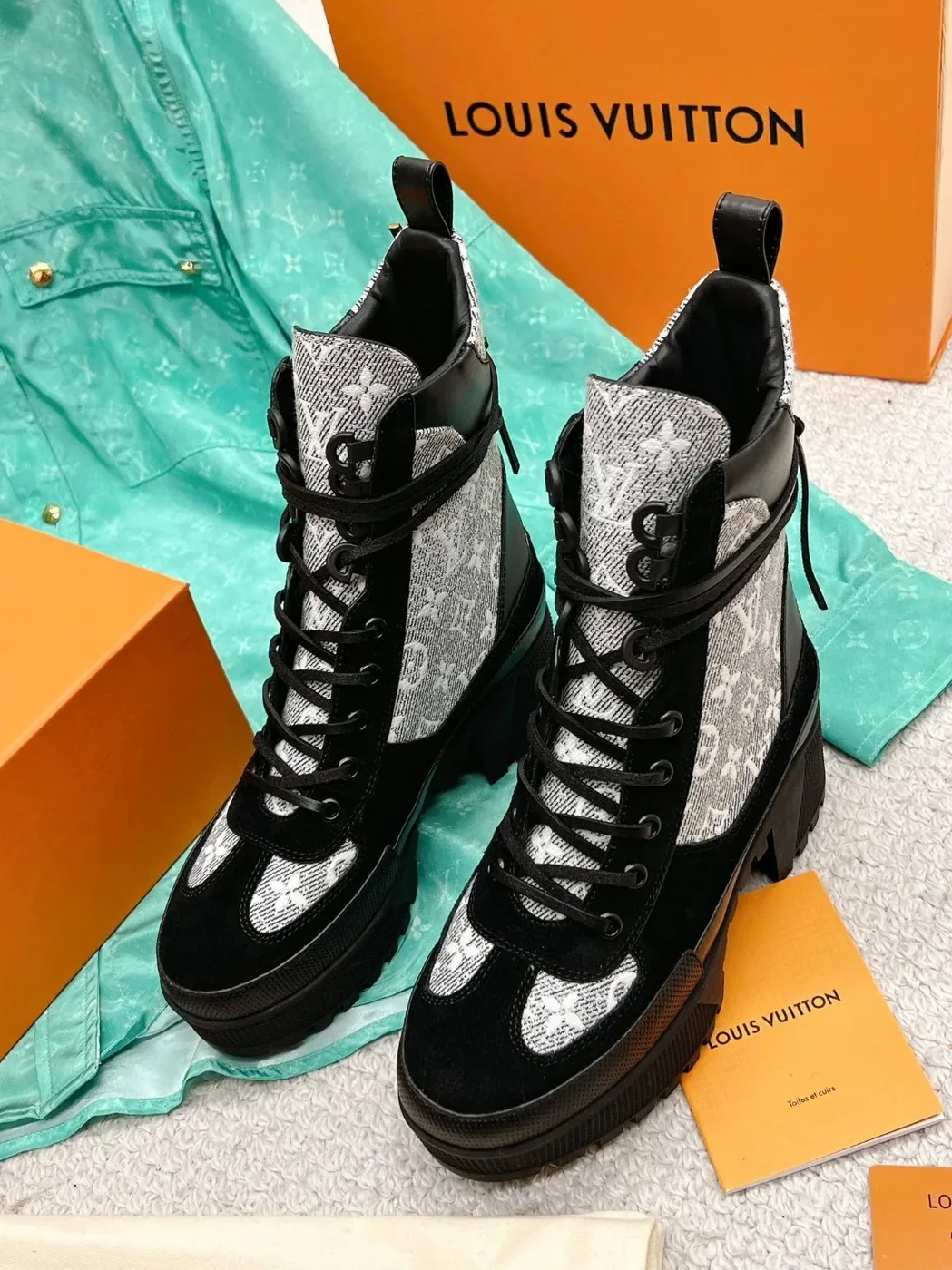 Louis Vuitton Laureate Desert Boots Grey Louis Vuitton Laureate Desert Boots Grey