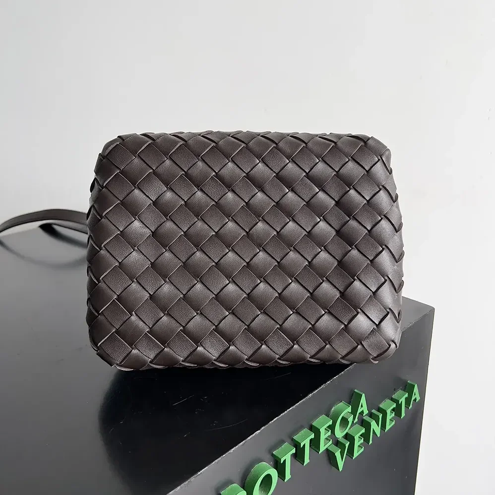 Bottega Veneta Small Andiamo Parachute for Women in Black Bottega Veneta Small Andiamo Parachute for Women in Black