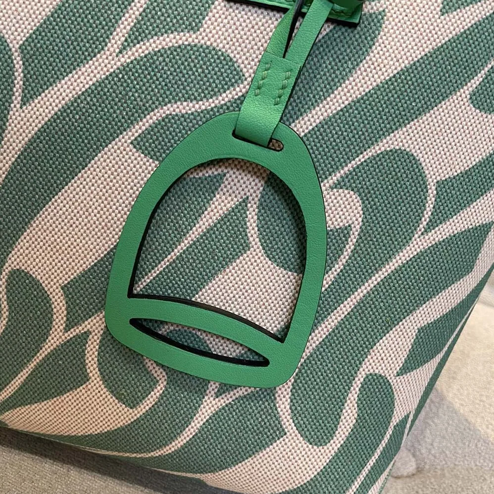 Hermes Steeple 25 Ecru Tote Bag for Unisex in Green Hermes Steeple 25 Ecru Tote Bag for Unisex in Green