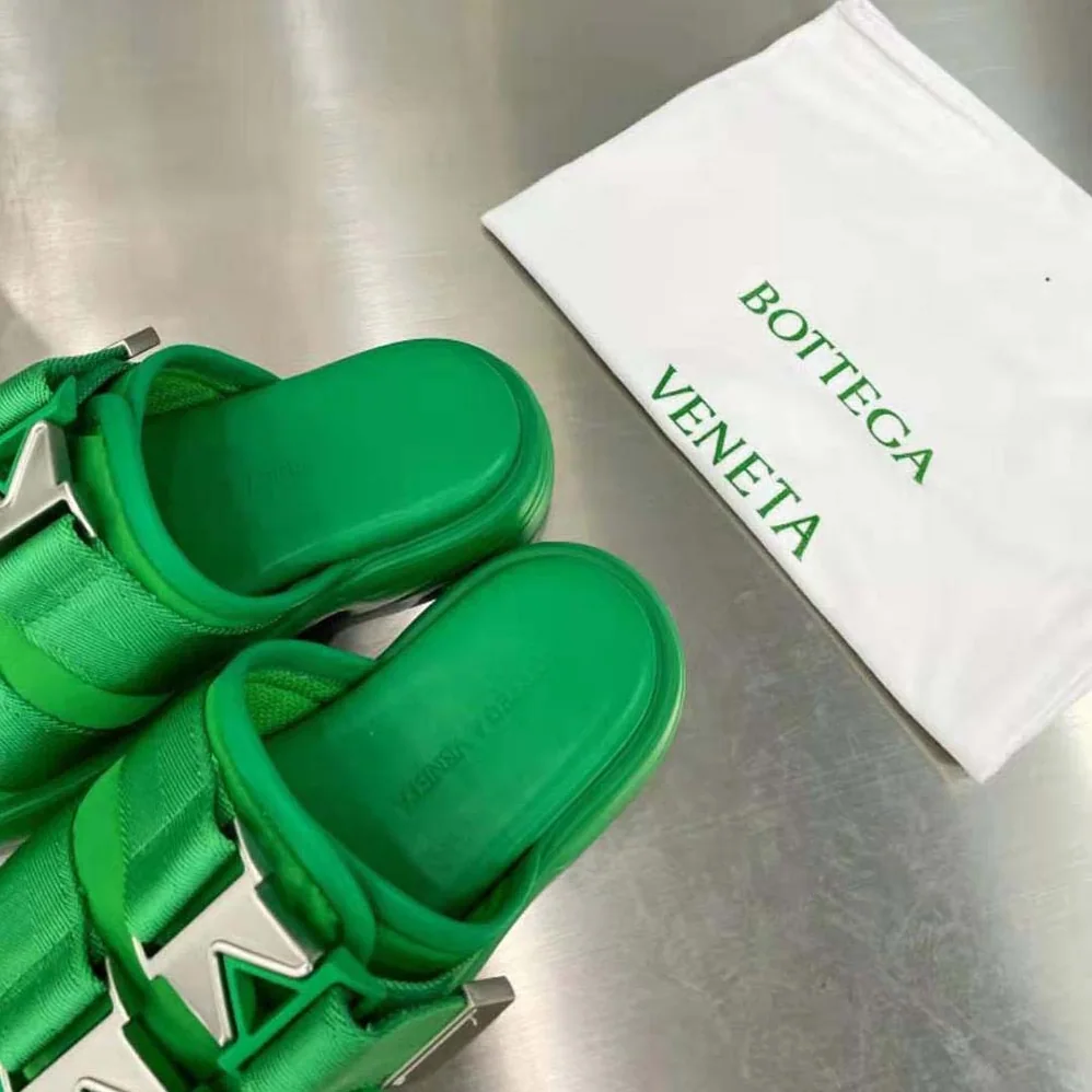 Bottega Veneta Flash Padded Technical Fabric Flat Sandals for Women in Green Bottega Veneta Flash Padded Technical Fabric Flat Sandals for Women in Green