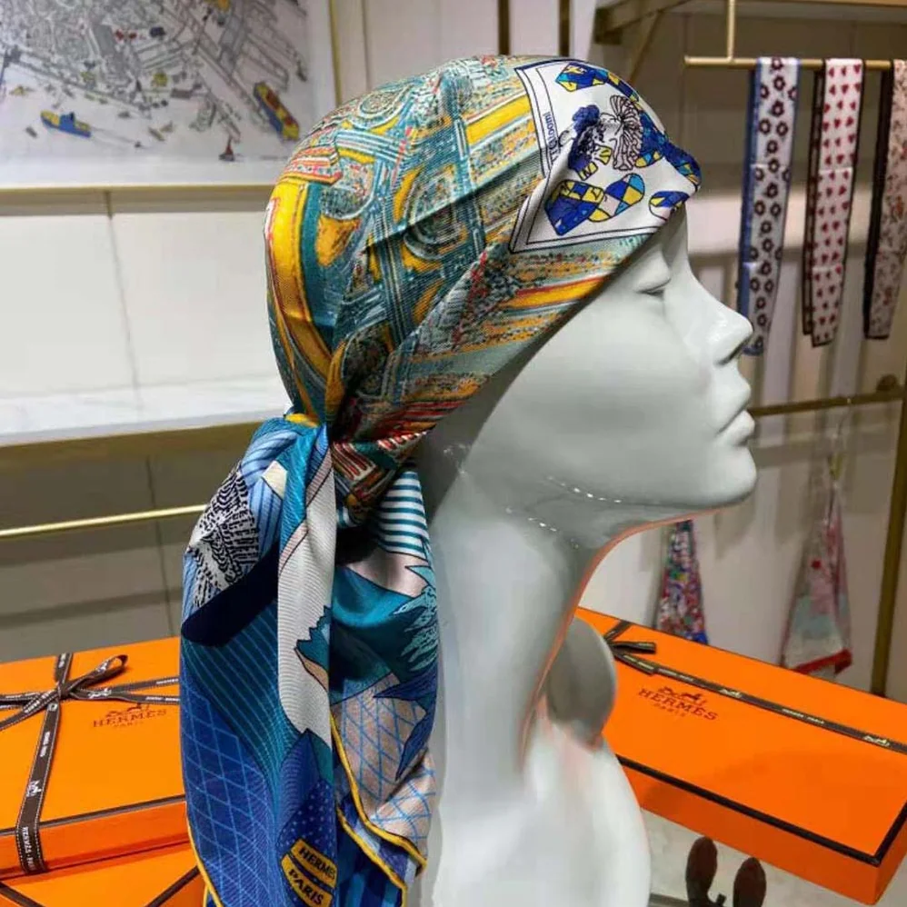 Hermes Grand Theatre Nouveau Scarf 90 in Silk Twill for Women in Navy Hermes Grand Theatre Nouveau Scarf 90 in Silk Twill for Women in Navy
