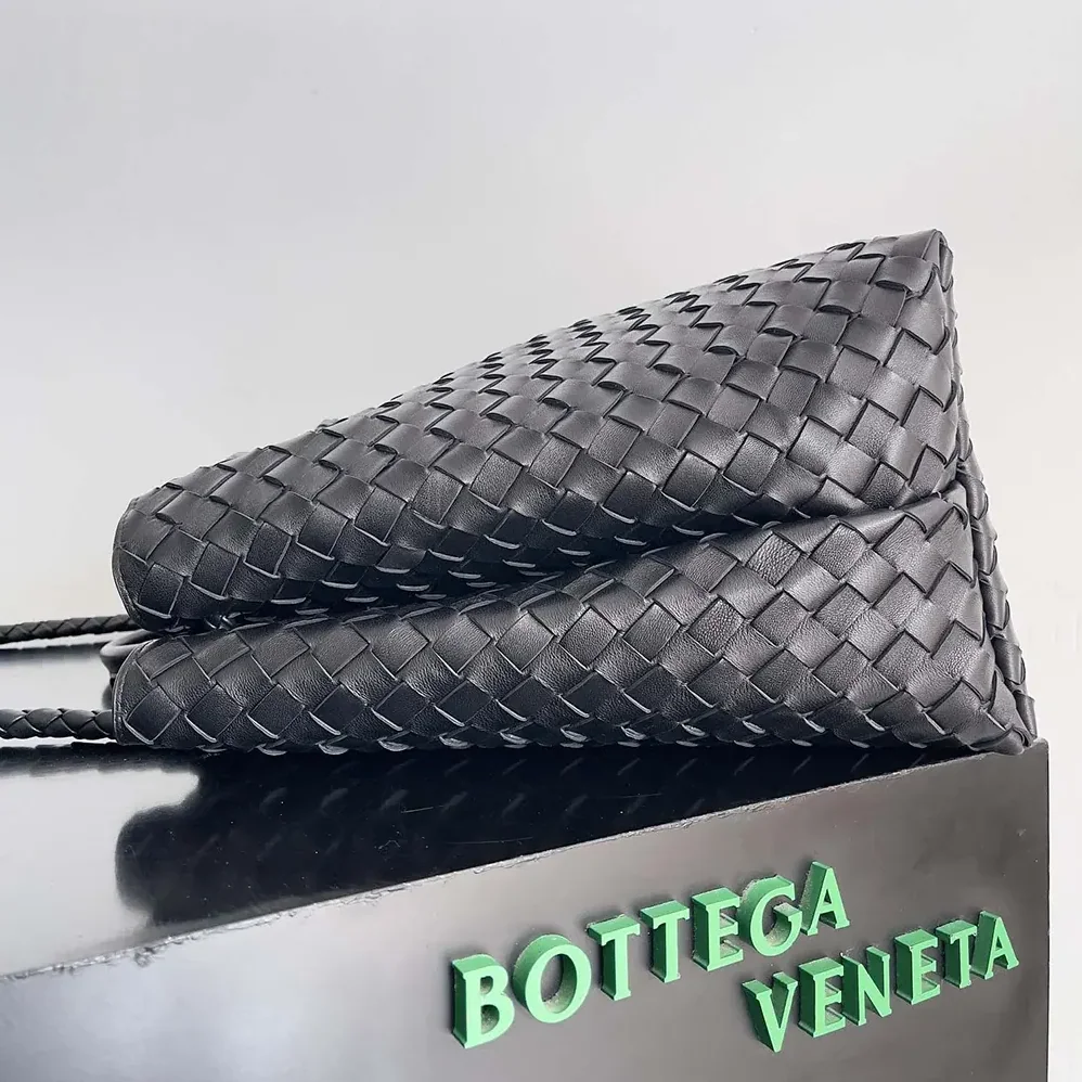Bottega Veneta Large Andiamo in Lambskin Leather for Women in Black/Silver