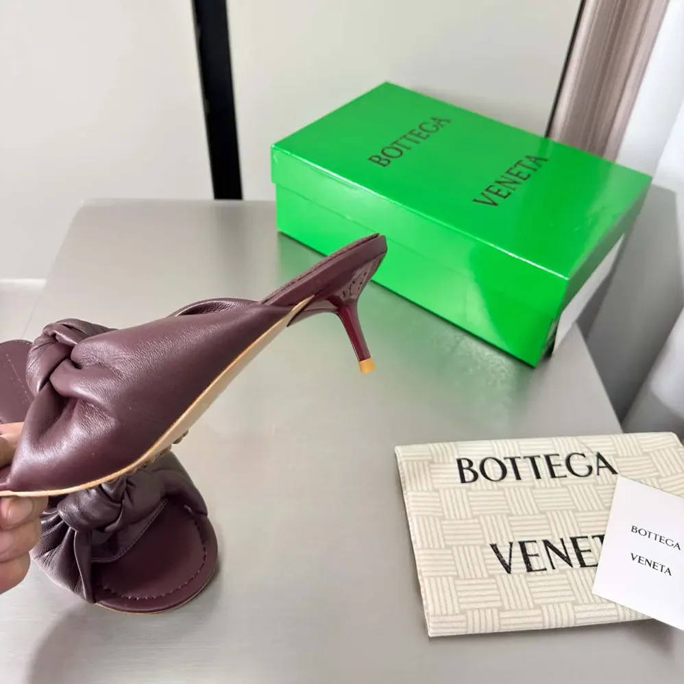Bottega Veneta Cherry Mule in Supple Nappa Leather for Women in Deep Mahogany