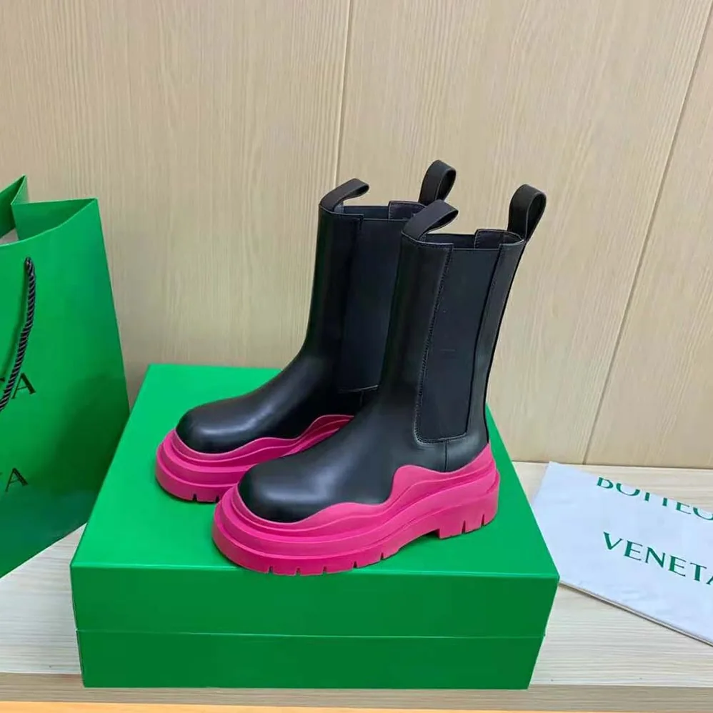 Bottega Veneta Tire Chelsea Boot in Calfskin Leather for Unisex in Rose Bottega Veneta Tire Chelsea Boot in Calfskin Leather for Unisex in Rose
