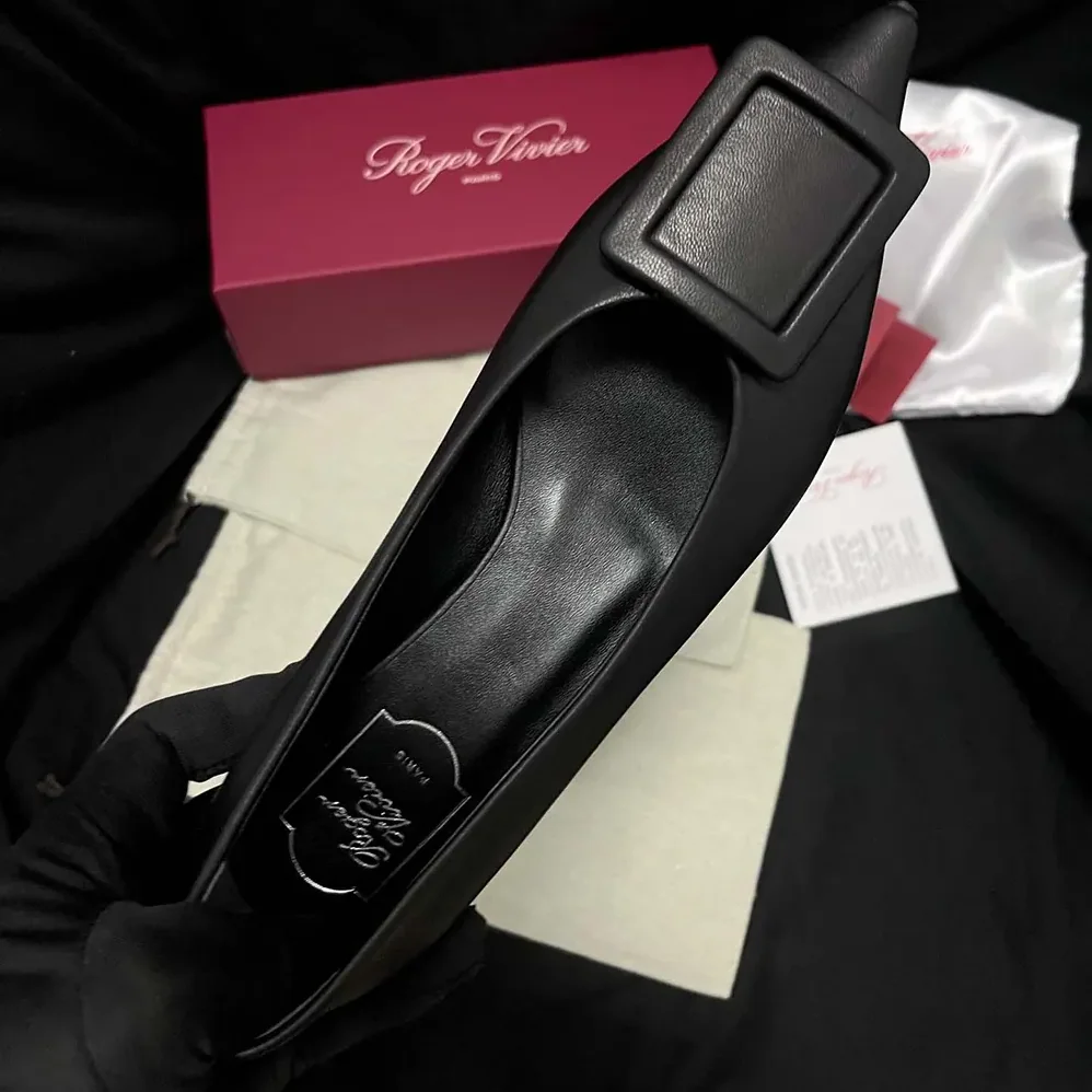 Roger Vivier Viv In The City Ballerinas In Leather Black for Women Roger Vivier Viv In The City Ballerinas In Leather Black for Women