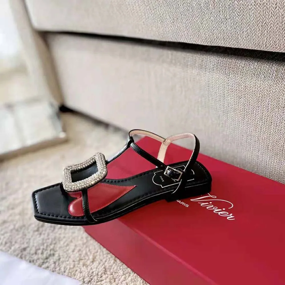 Roger Vivier Viv Choc Strass Buckle Thong Sandals in Leather for Women in Black Roger Vivier Viv Choc Strass Buckle Thong Sandals in Leather for Women in Black