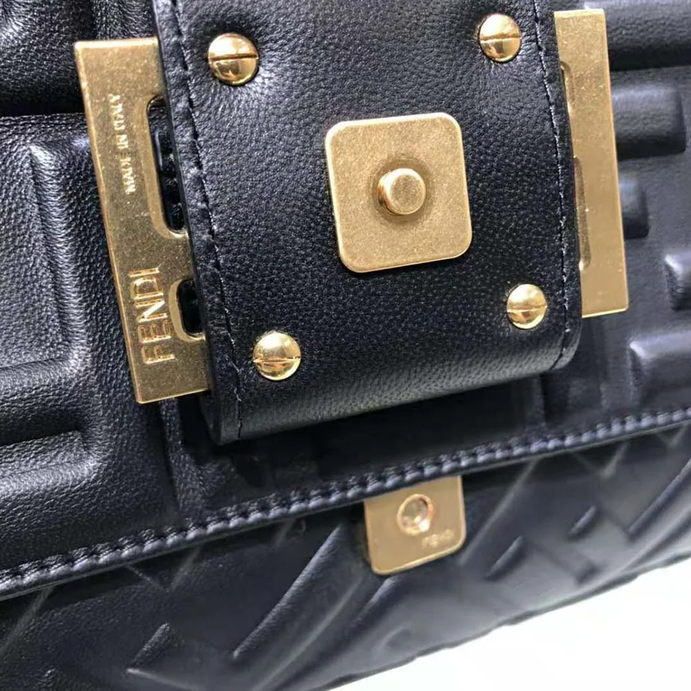 Fendi Iconic Large Baguette Leather Bag for Women in Black Fendi Iconic Large Baguette Leather Bag for Women in Black