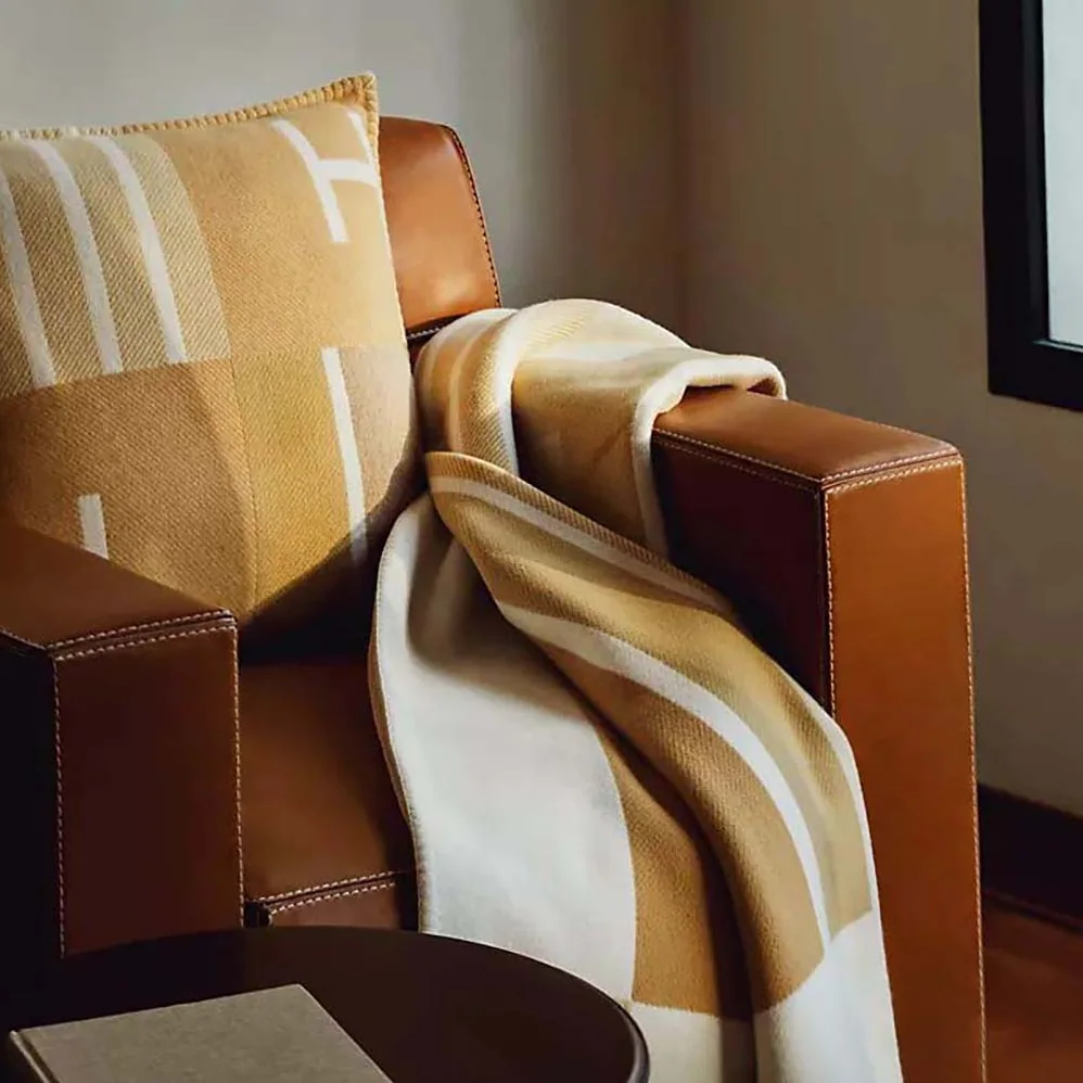 Hermes Avalon Vibration Throw Blanket for Unisex in Brown Hermes Avalon Vibration Throw Blanket for Unisex in Brown