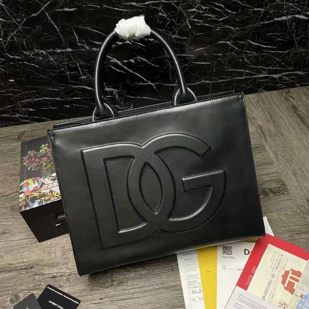 Dolce Gabbana D&G Small Calfskin DG Daily Shopper for Women in Black Dolce Gabbana D&G Small Calfskin DG Daily Shopper for Women in Black