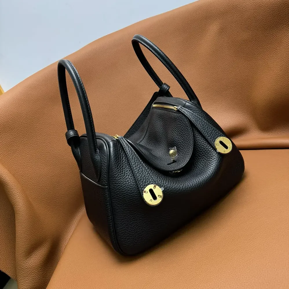 Hermes Lindy 26 in Clemence Leather for Women in Black/Gold